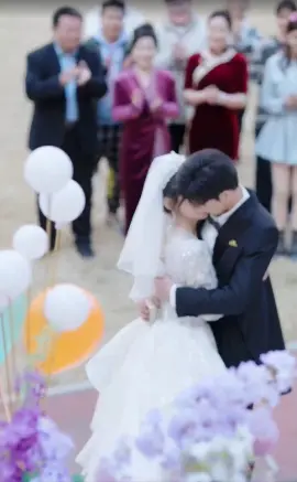 离婚后，陆总舔狗上身帮我提鞋